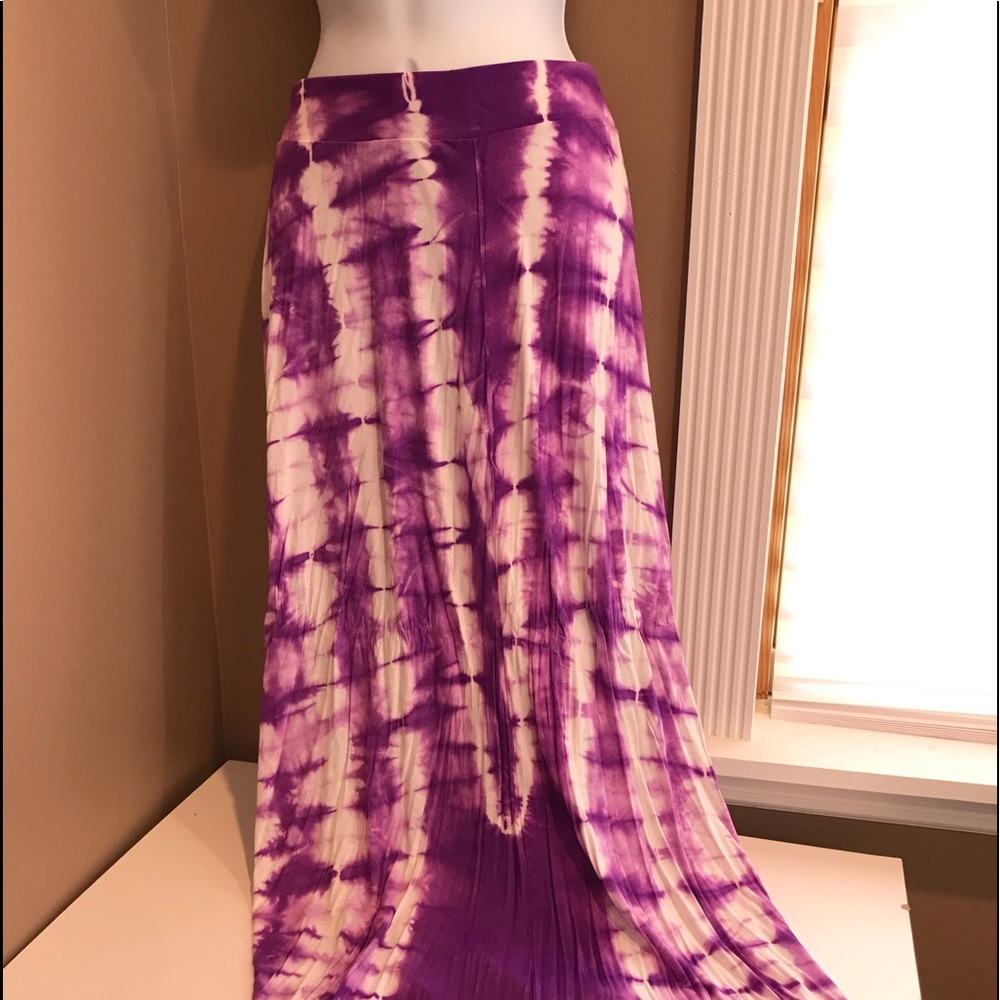 Woman’s purple/white tie dye maxi skirt